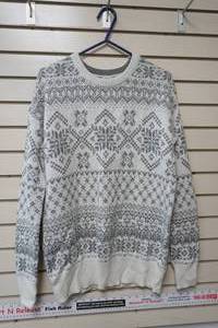 lot 70 image: Mossimo Sweater