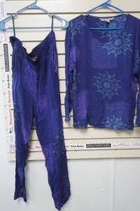 lot 80 image: Globe Trotters Size M Pants & Shirt Outfit