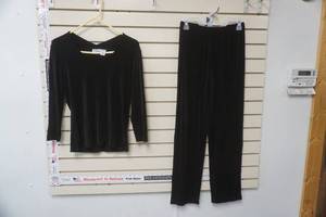lot 98 image: Chicos Outfit. Black, Size 0