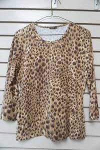 lot 128 image: J. McLaughlin Cheetah Print 34 Sleeve Shirt. Size M