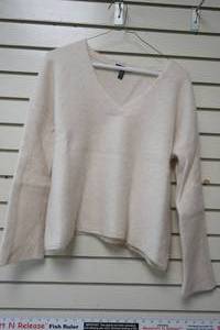 lot 129 image: Eileen Fisher 72% Cashmere 17% Silk Sweater