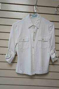 lot 136 image: J. McLaughlin White 34 Blouse. Size XS