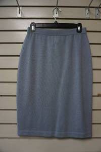 lot 140 image: St. John Knit Skirt Size 4 (light Blue)