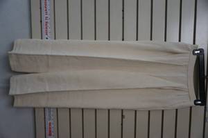 lot 142 image: St. John Collection By Marie Gray Knit Slacks Size 2-ivory