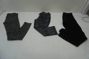 lot 193 image: Leggings, dress pants, Danskin capris