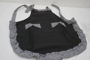 lot 213 image: Apron NEW In the Package (black)