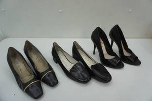 lot 242 image: Womens Heels (2 pair) Size 6