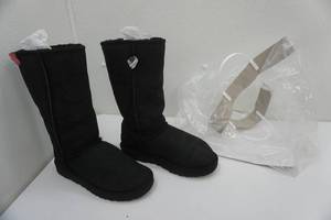 lot 243 image: Black Uggs Size 6-Dry Cleaned