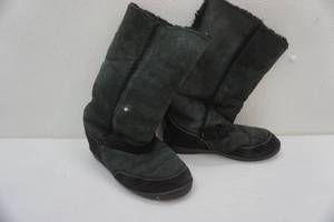 lot 244 image: Minnetonka Boots Size 6