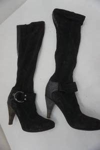 lot 249 image: Donald Pliner Boots 6M