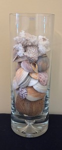 lot 128 image: Krosno Crystal Vase with Beautiful Seashells