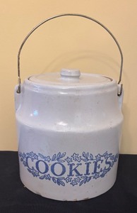 lot 129 image: Vintage Monmouth Country Cookie Jar