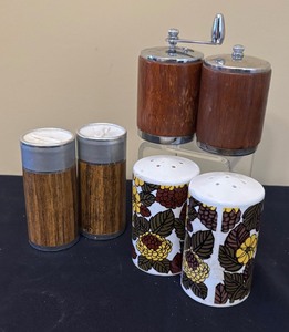 lot 208 image: Three Sets of Vintage Mid Century Salt and Pepper Shakers