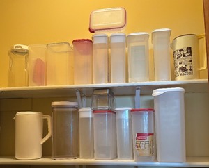 lot 212 image: Assorted Plastic Storage Containers