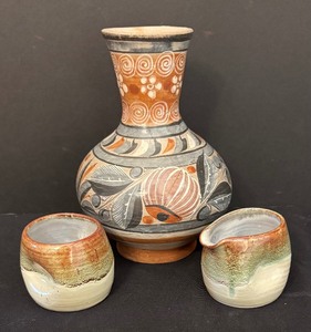 lot 251 image: Pretty Tonala Pottery Vase with Creamer Pitcher and Sugar Dish
