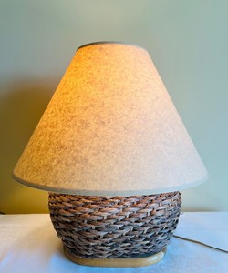 lot 172 image: Petite Basket Weave Table Lamp