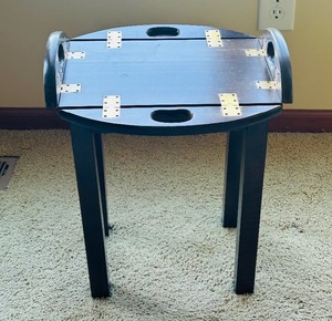 lot 162 image: Vintage Petite Butlers Tray Coffee Table