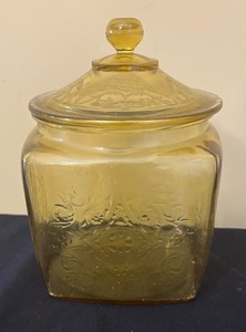 lot 313 image: Vintage Madrid Pattern Federal Depression Glass Cookie Jar
