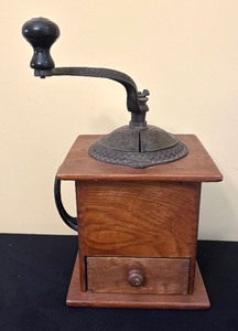lot 326 image: Vintage Coffee Grinder