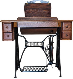 lot 246 image: Vintage Singer Sewing Machine No.66 with Wooden Cabinet and Iron Base