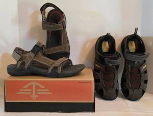lot 307 image: Nearly New TEVA & Dockers Sandal Set
