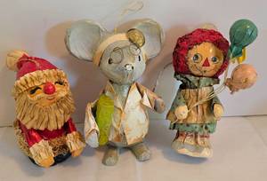 lot 371 image: Unique Vintage Paper Mache Holiday Ornaments