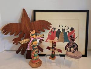 lot 374 image: Native American & Inuit Home Decor