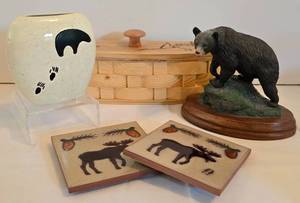 lot 377 image: Wildlife Decor Collection