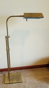 lot 272 image: Vintage MCM Adjustable Brass Floorlamp
