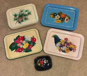 lot 415 image: 19 Lovely Vintage Metal Trays