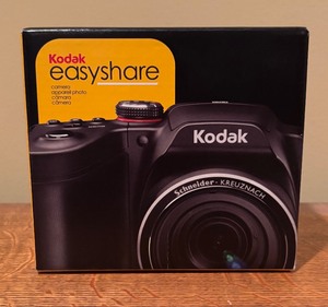 lot 466 image: New Kodak Easy Share Camera Model z5010