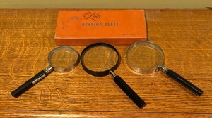 lot 470 image: Trio of Vintage Magnifying Glasses