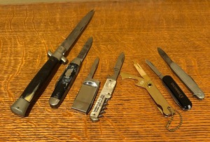 lot 475 image: Variety of Vintage Pocket Knives