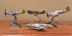 lot 477 image: Four Fantastic Model Airplanes by Aviation Archives and Playmaker Toys