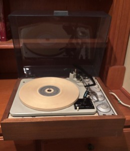 lot 479 image: Vintage KLH Model 24 Turntable