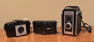 lot 549 image: Vintage Kodak Brownie 127, Kodak Bullet and Kodak Duaflex II Cameras