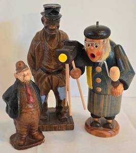 lot 379 image: Vintage Smoker & Wooden Carving Grouping