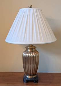 lot 47 image: Elegant Wildwood Gold Table Lamp