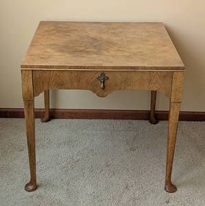 lot 75 image: Willing Road Furniture Provincial Style Accent Table