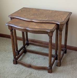 lot 86 image: Drexel Chatham Oaks Nesting Table Set