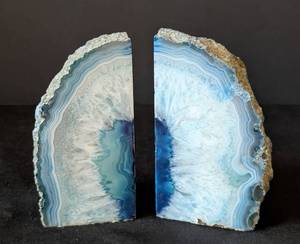 lot 99 image: Small Geode  Agate Slice Bookends