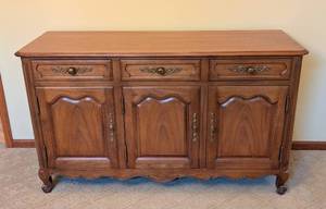 lot 91 image: Kindel Furniture Borghese Chteau Cherry French Country Sideboard  Credenza