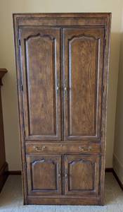 lot 187 image: Vintage Drexel Entertainment Cabinet