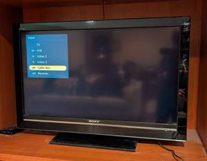 lot 193 image: Sony 40 TV