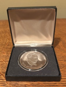 lot 558 image: Erfinder Der Leica Sterling Silver Coin
