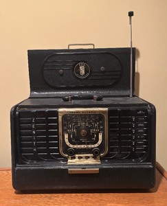 lot 583 image: Zenith Trans-Oceanic G500 Radio Model 1949