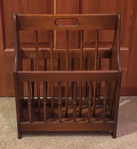 lot 627 image: Vintage Wooden Magazine Rack