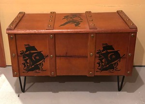 lot 668 image: Charming Vintage Cedar Chest