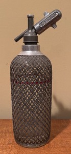 lot 670 image: Vintage Sparklets Soda Siphon