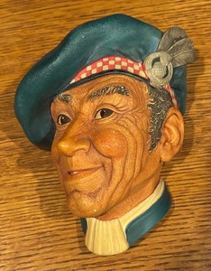 lot 673 image: Vintage Jock the Scotsman Chalkware Head by Blossons